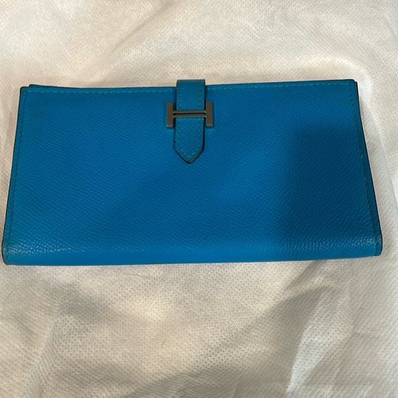 Hermes Handbags - 🦋GORGEOUS HERMÈS WALLET🦋
